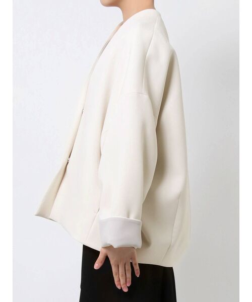 ELENDEEK(エレンディーク)の「フォルムショートコート(ステンカラーコート・レディース・ブラック/ライトベージュ/ベージュ・FREE)」の15枚目の写真