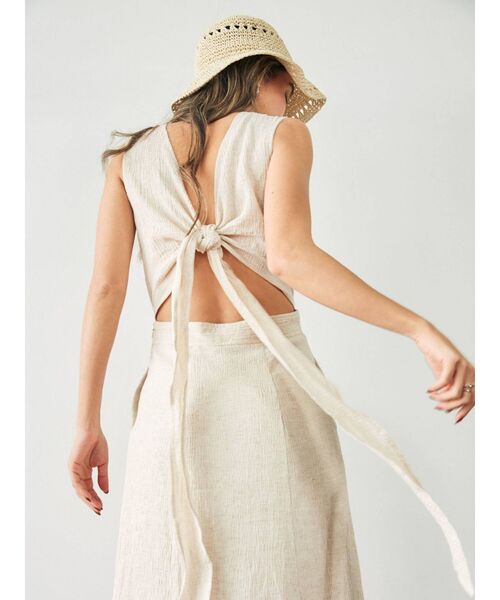 Ungrid（アングリッド）の「バックデザインノースリワンピース（ワンピース・レディース・ブラック/アイボリー/ダークオレンジ・SMALL/MEDIUM）」の9枚目の写真