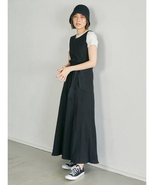 Ungrid（アングリッド）の「バックデザインノースリワンピース（ワンピース・レディース・ブラック/アイボリー/ダークオレンジ・SMALL/MEDIUM）」の17枚目の写真