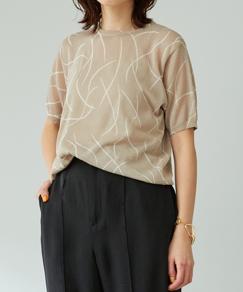 COLLAGE GALLARDAGALANTE（コラージュガリャルダガランテ）の「ニュアンスプリントニットプルオーバー（ニット/セーター・レディース・ブラック/グレイッシュベージュ・FREE）」の4枚目の写真