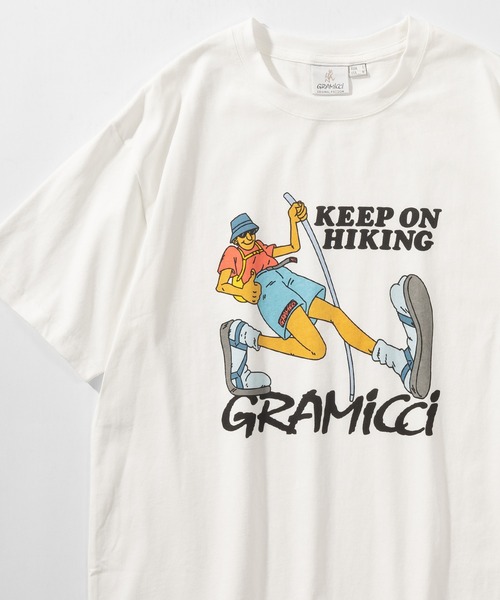 Gramicci(グラミチ)の「【GRAMICCI/グラミチ】ビッグシルエット イラストデザインプリント 半袖Tシャツ/KEEP ON HIKING イラストTシャツ(Tシャツ/カットソー・メンズ・ホワイト/ブラック・M/L)」の1枚目の写真