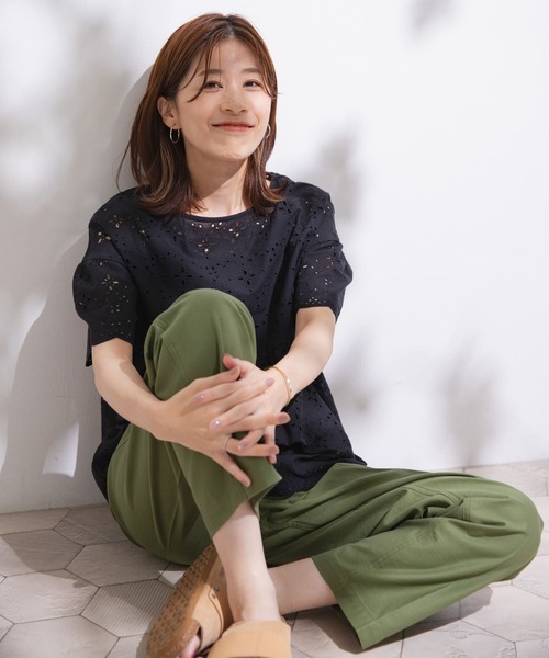 URBAN RESEARCH DOORS（アーバンリサーチドアーズ）の「アイレットレースペプラムブラウス（シャツ/ブラウス・レディース・オフホワイト/ブラック/オレンジ系その他・MEDIUM）」の13枚目の写真