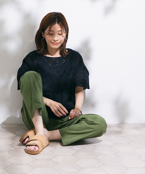 URBAN RESEARCH DOORS（アーバンリサーチドアーズ）の「アイレットレースペプラムブラウス（シャツ/ブラウス・レディース・オフホワイト/ブラック/オレンジ系その他・MEDIUM）」の7枚目の写真