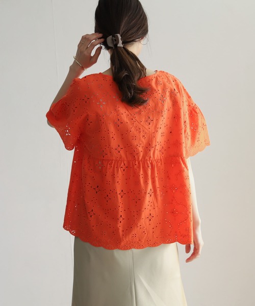 URBAN RESEARCH DOORS（アーバンリサーチドアーズ）の「アイレットレースペプラムブラウス（シャツ/ブラウス・レディース・オフホワイト/ブラック/オレンジ系その他・MEDIUM）」の15枚目の写真
