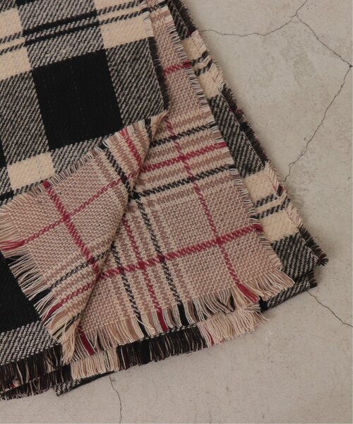 DOUBLE NAME(ダブルネーム)の「リバーシブルチェックマフラー(マフラー・レディース・ブラック/オレンジ/ブルー・FREE)」の4枚目の写真