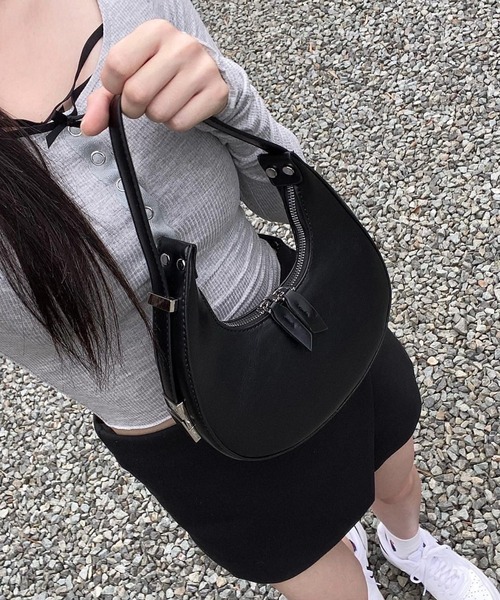 Chick(チック)の「▲三日月形 クレッセント ホーボーバッグ(ハンドバッグ・レディース・ブラック/オフホワイト/ピンク/ブルー/グリーン・FREE)」の3枚目の写真