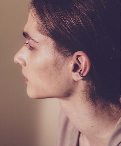 and cloud（アンドクラウド）の「Crow feather Earring / Single（イヤーカフ・レディース・ブラック/シルバー・FREE）」の9枚目の写真