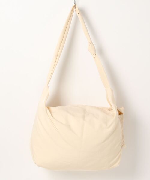 florist(フローリスト)の「【大容量/A4収納可】2WAYアシンメトリー結びデザインのワンハンドルトートバッグ(ショルダーバッグ・レディース・オフホワイト/グレイッシュベージュ/グリーン/ブラック・FREE)」の17枚目の写真