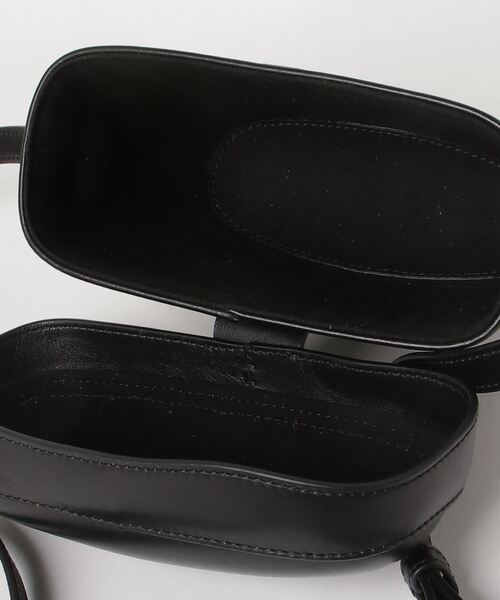 Palm Angels（パームエンジェルス）の「【PALM ANGELS】LEATHER PADLOCK（ショルダーバッグ・レディース・ブラック×ブラック・ONE SIZE）」の7枚目の写真