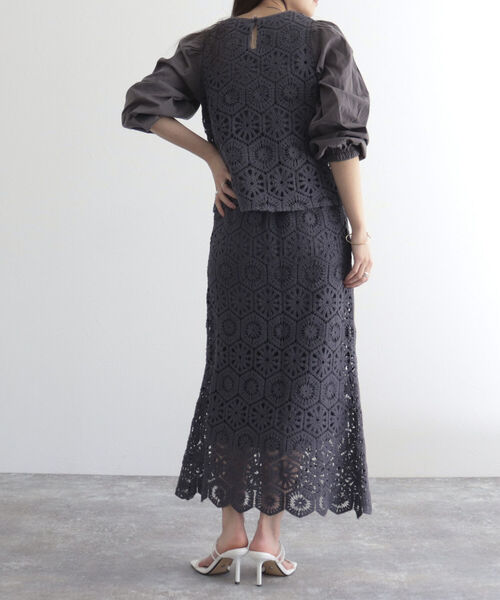 fredy emue（フレディエミュ）の「【セットアップ可能】コットンレースマーメイドスカート（スカート・レディース・アイボリー/チャコールグレー・38）」の5枚目の写真