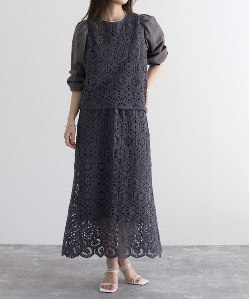 fredy emue（フレディエミュ）の「【セットアップ可能】コットンレースマーメイドスカート（スカート・レディース・アイボリー/チャコールグレー・38）」の8枚目の写真