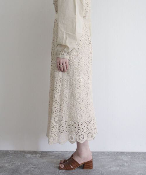 fredy emue（フレディエミュ）の「【セットアップ可能】コットンレースマーメイドスカート（スカート・レディース・アイボリー/チャコールグレー・38）」の18枚目の写真