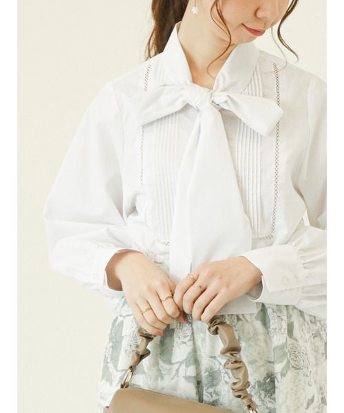 Te chichi(テチチ)の「ハシゴレースボウタイシャツブラウス(シャツ/ブラウス・レディース・ブルー/ブラック/オフホワイト・フリ-)」の1枚目の写真