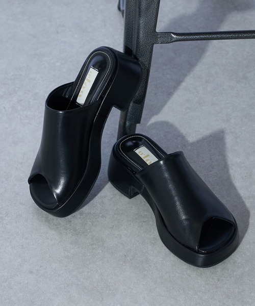 Lui's（ルイス）の「ボリュームサンダル（サンダル・レディース・グリーン/ブラック/ホワイト・23/24）」の3枚目の写真