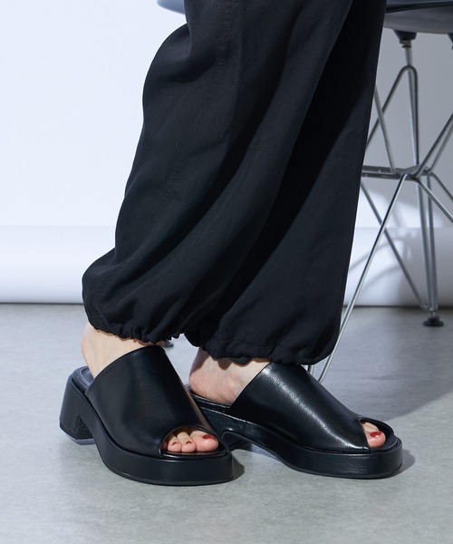 Lui's（ルイス）の「ボリュームサンダル（サンダル・レディース・グリーン/ブラック/ホワイト・23/24）」の16枚目の写真