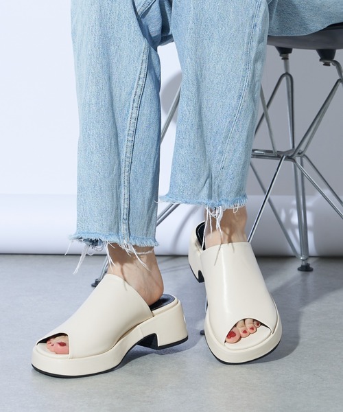 Lui's（ルイス）の「ボリュームサンダル（サンダル・レディース・グリーン/ブラック/ホワイト・23/24）」の19枚目の写真