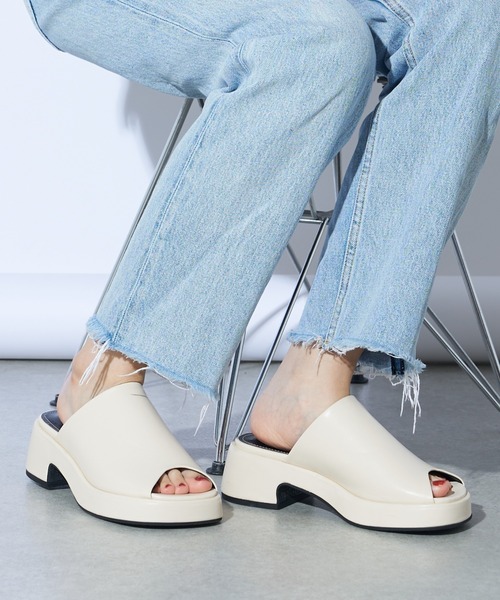 Lui's（ルイス）の「ボリュームサンダル（サンダル・レディース・グリーン/ブラック/ホワイト・23/24）」の17枚目の写真