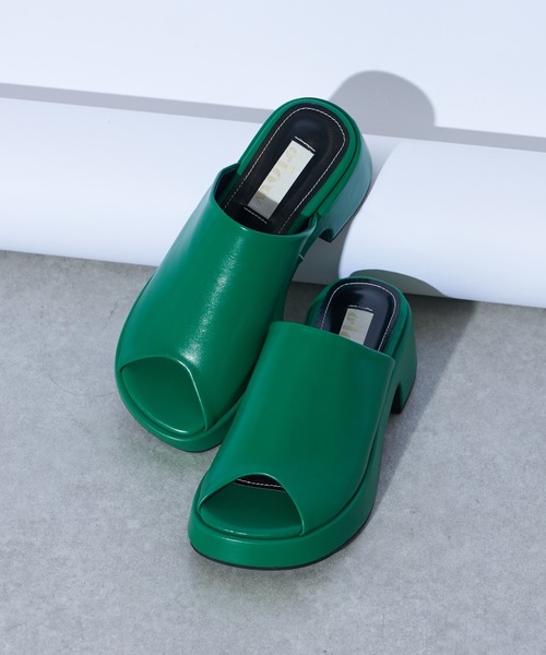 Lui's（ルイス）の「ボリュームサンダル（サンダル・レディース・グリーン/ブラック/ホワイト・23/24）」の8枚目の写真