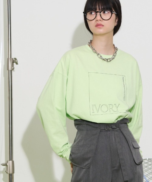THE YOn（ザヨン）の「"IVORY"ボックスロゴロングスリーブTシャツ（Tシャツ/カットソー・レディース・ライム/アイボリー/チャコールグレー・FREE）」の22枚目の写真