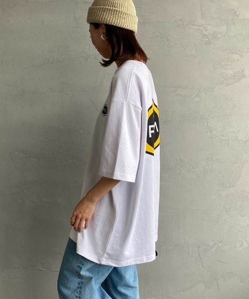 RVCA（ルーカ）の「[RVCA/ルーカ] INDUSTRIAL バックプリントTシャツ（Tシャツ/カットソー・レディース・ホワイト/ブラック・M/L/XL）」の4枚目の写真