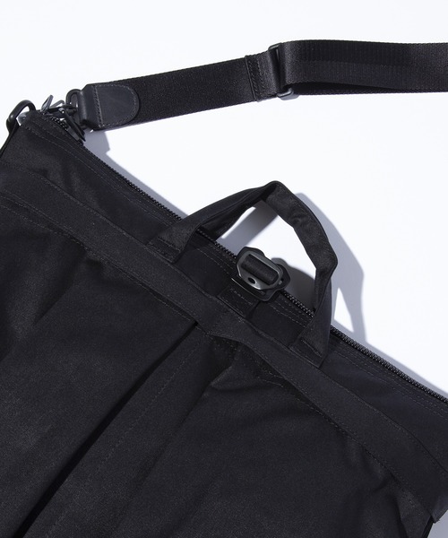 F/CE. （エフシーイー）の「F/CE. ReFIBER 3WAY HELMET BAG / エフシーイー リファイバー 3WAYヘルメットバッグ（ショルダーバッグ・メンズ・ブラック・FREE）」の4枚目の写真