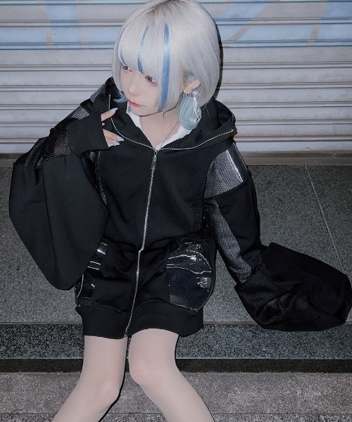 ililil（イルイルイル）の「『ililil/イルイルイル』手が羽に