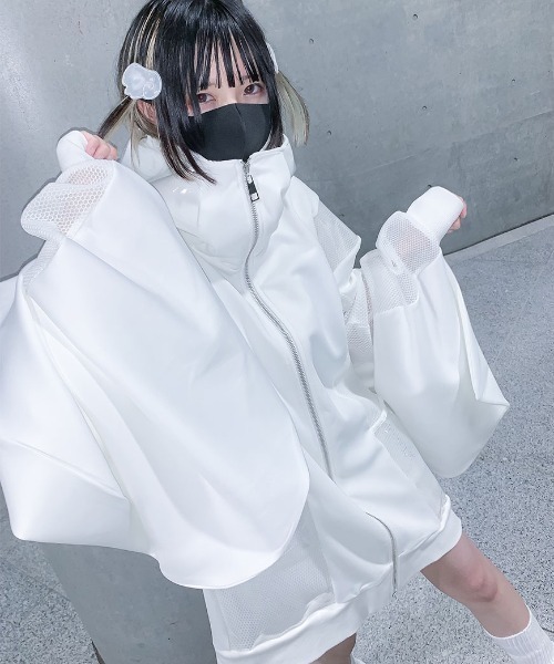 ililil（イルイルイル）の「『ililil/イルイルイル』手が羽に