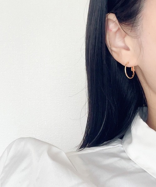 CERCA(チェルカ)の「【BATON KUMIKO MURAKAMI】/ヴィンテージ ガラスパール × チェーン 天然石 × K16GP 17mm フープピアス(ピアス(両耳用)・レディース・ホワイト・FREE)」の4枚目の写真