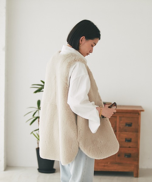 RIVE DROITE（リヴドロワ）の「リバーシブルエコファーベスト（ベスト・レディース・アイボリー/モカ・FREE）」の17枚目の写真