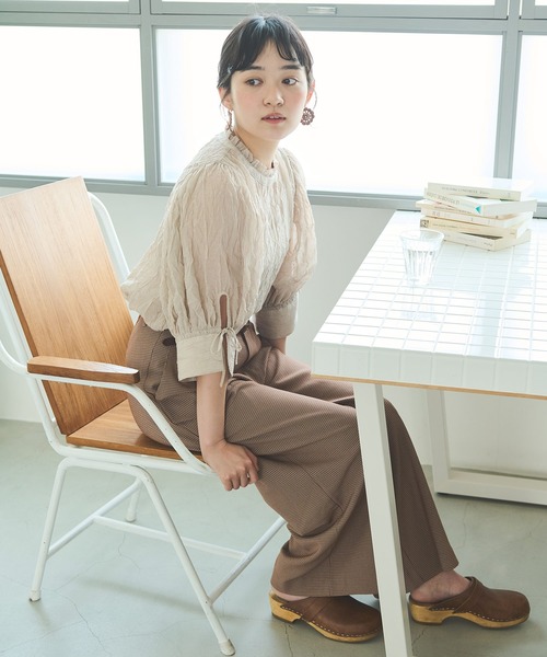 Crisp（クリスプ）の「シアーフリルボリュームブラウス（シャツ/ブラウス・レディース・ブラック/グリーン/ベージュ・FREE）」の4枚目の写真