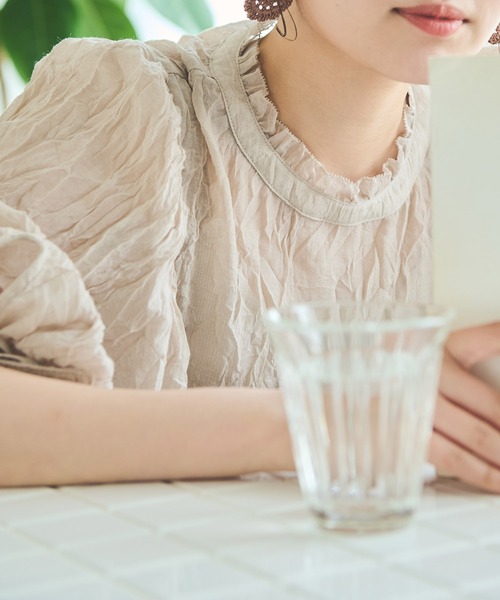 Crisp（クリスプ）の「シアーフリルボリュームブラウス（シャツ/ブラウス・レディース・ブラック/グリーン/ベージュ・FREE）」の5枚目の写真