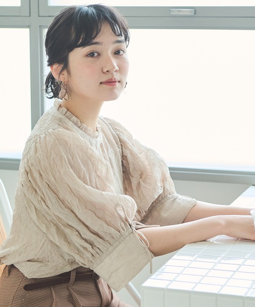 Crisp（クリスプ）の「シアーフリルボリュームブラウス（シャツ/ブラウス・レディース・ブラック/グリーン/ベージュ・FREE）」の6枚目の写真