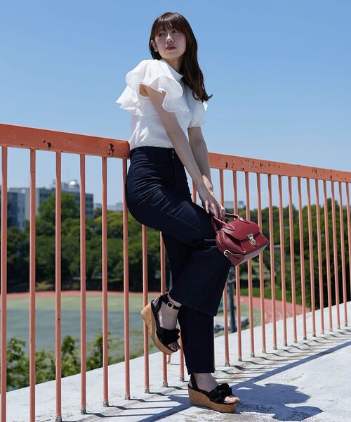 MAJESTIC LEGON（マジェスティックレゴン）の「ダブルフレアースリーブトップス（Tシャツ/カットソー・レディース・アイボリー/ブラック/ブルー・MEDIUM）」の5枚目の写真