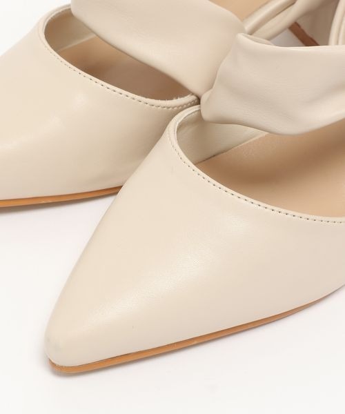 mysty woman（ミスティウーマン）の「ねじりストラップシューズ 974459（パンプス・レディース・オフホワイト/ブラック・MEDIUM/LARGE）」の11枚目の写真