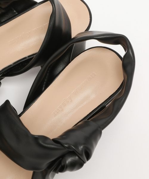 mysty woman（ミスティウーマン）の「ねじりストラップシューズ 974459（パンプス・レディース・オフホワイト/ブラック・MEDIUM/LARGE）」の4枚目の写真