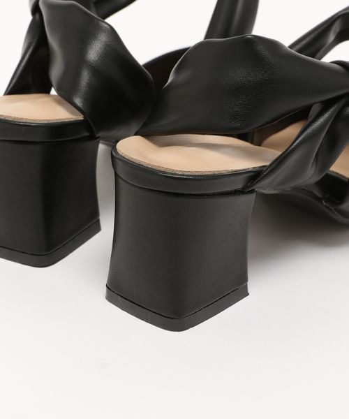 mysty woman（ミスティウーマン）の「ねじりストラップシューズ 974459（パンプス・レディース・オフホワイト/ブラック・MEDIUM/LARGE）」の10枚目の写真
