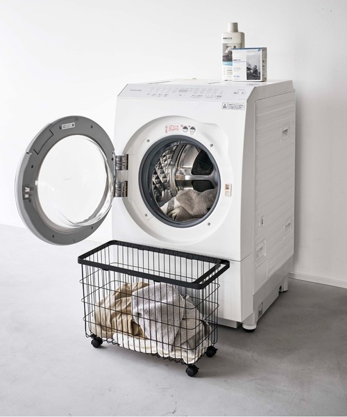 tower（タワー）の「tower（タワー）ランドリーバスケット　キャスター付き　ワイド＆ロー（ランドリーグッズ・レディース・ブラック/ホワイト・ONE SIZE）」の7枚目の写真