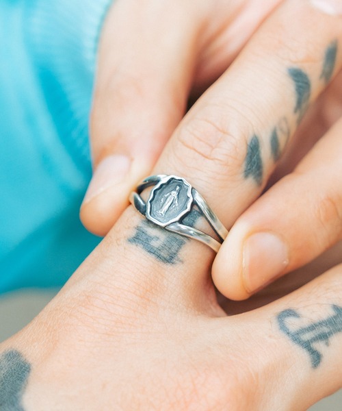 Subciety(サブサエティ)の「MARIA MEDAILLE RING(リング・メンズ・ゴールド/シルバー・FREE)」の3枚目の写真