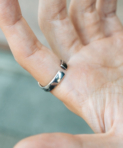 Subciety(サブサエティ)の「MARIA MEDAILLE RING(リング・メンズ・ゴールド/シルバー・FREE)」の4枚目の写真