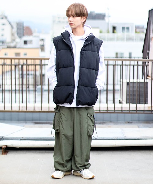 SPINNS（スピンズ）の「【M，L2サイズ展開◎ユニセックスで着用可能】スタンドカラーフェイクダウンベスト（ダウンベスト・メンズ・ブラック/ホワイト/シルバーグレー/ブラウン・M/L）」の13枚目の写真