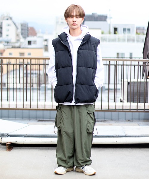 SPINNS（スピンズ）の「【M，L2サイズ展開◎ユニセックスで着用可能】スタンドカラーフェイクダウンベスト（ダウンベスト・メンズ・ブラック/ホワイト/シルバーグレー/ブラウン・M/L）」の12枚目の写真