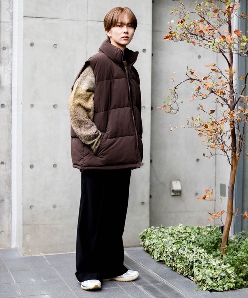 SPINNS（スピンズ）の「【M，L2サイズ展開◎ユニセックスで着用可能】スタンドカラーフェイクダウンベスト（ダウンベスト・メンズ・ブラック/ホワイト/シルバーグレー/ブラウン・M/L）」の8枚目の写真