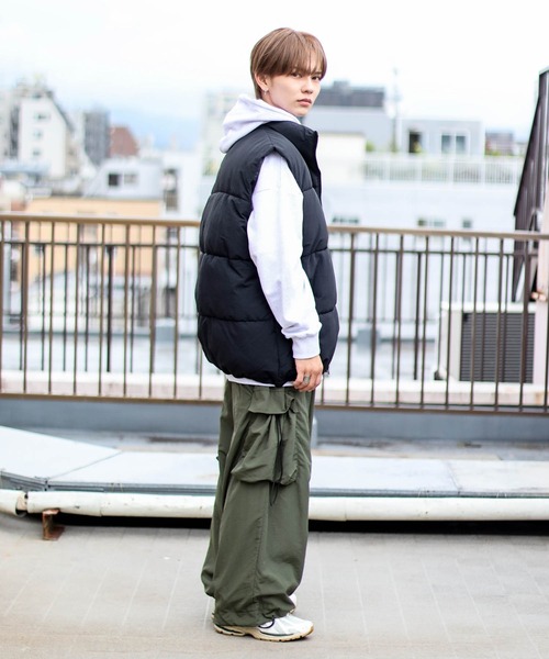 SPINNS（スピンズ）の「【M，L2サイズ展開◎ユニセックスで着用可能】スタンドカラーフェイクダウンベスト（ダウンベスト・メンズ・ブラック/ホワイト/シルバーグレー/ブラウン・M/L）」の15枚目の写真