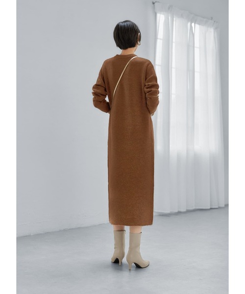 STYLE DELI(スタイルデリ)の「ヤク風クルーネックニットワンピース(ワンピース・レディース・ライトブラウン/ブラック/ライトグレー・01/02)」の5枚目の写真