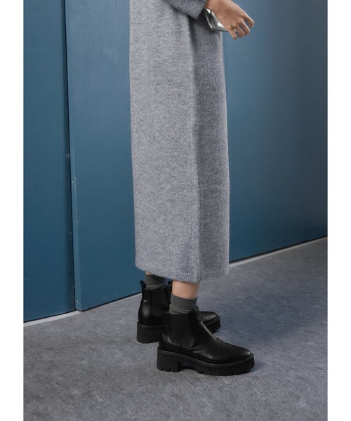 STYLE DELI(スタイルデリ)の「ヤク風クルーネックニットワンピース(ワンピース・レディース・ライトブラウン/ブラック/ライトグレー・01/02)」の21枚目の写真