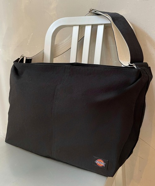 Dickies（ディッキーズ）の「【Dickies/ディッキーズ】キャンバス地ショルダーバッグ/大容量/A４収納可能（ショルダーバッグ・メンズ・ライトブラウン/オフホワイト/ブラック・ONESIZE）」の12枚目の写真