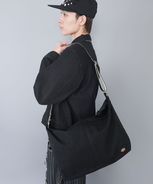 Dickies（ディッキーズ）の「【Dickies/ディッキーズ】キャンバス地ショルダーバッグ/大容量/A４収納可能（ショルダーバッグ・メンズ・ライトブラウン/オフホワイト/ブラック・ONESIZE）」の11枚目の写真