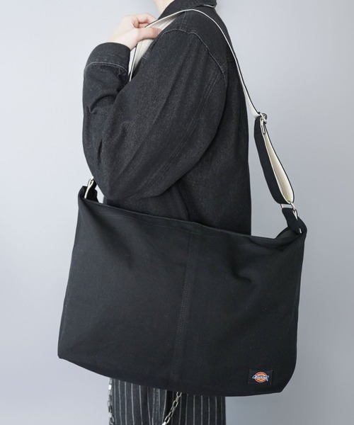 Dickies（ディッキーズ）の「【Dickies/ディッキーズ】キャンバス地ショルダーバッグ/大容量/A４収納可能（ショルダーバッグ・メンズ・ライトブラウン/オフホワイト/ブラック・ONESIZE）」の10枚目の写真