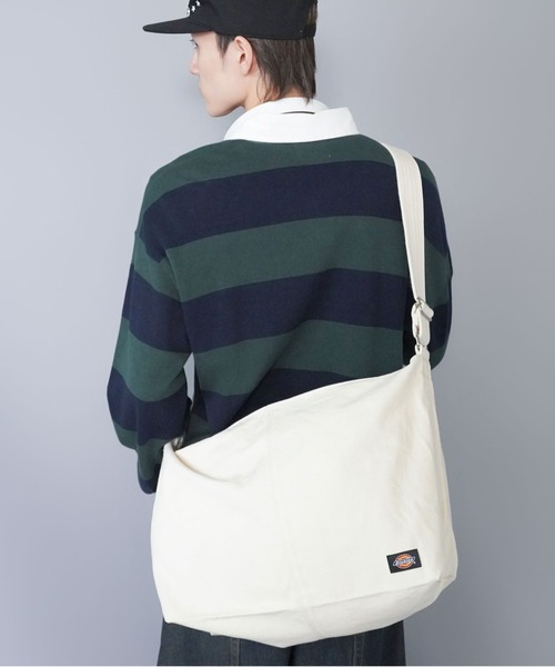 Dickies（ディッキーズ）の「【Dickies/ディッキーズ】キャンバス地ショルダーバッグ/大容量/A４収納可能（ショルダーバッグ・メンズ・ライトブラウン/オフホワイト/ブラック・ONESIZE）」の5枚目の写真