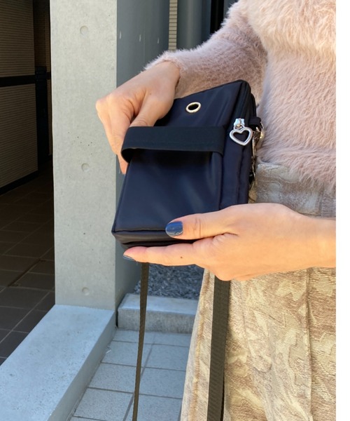tolene(トレネ)の「スマホショルダー 縦長ミニポシェット(ショルダーバッグ・レディース・A/B/ブラック/ネイビー/C/D・ONE SIZE)」の8枚目の写真